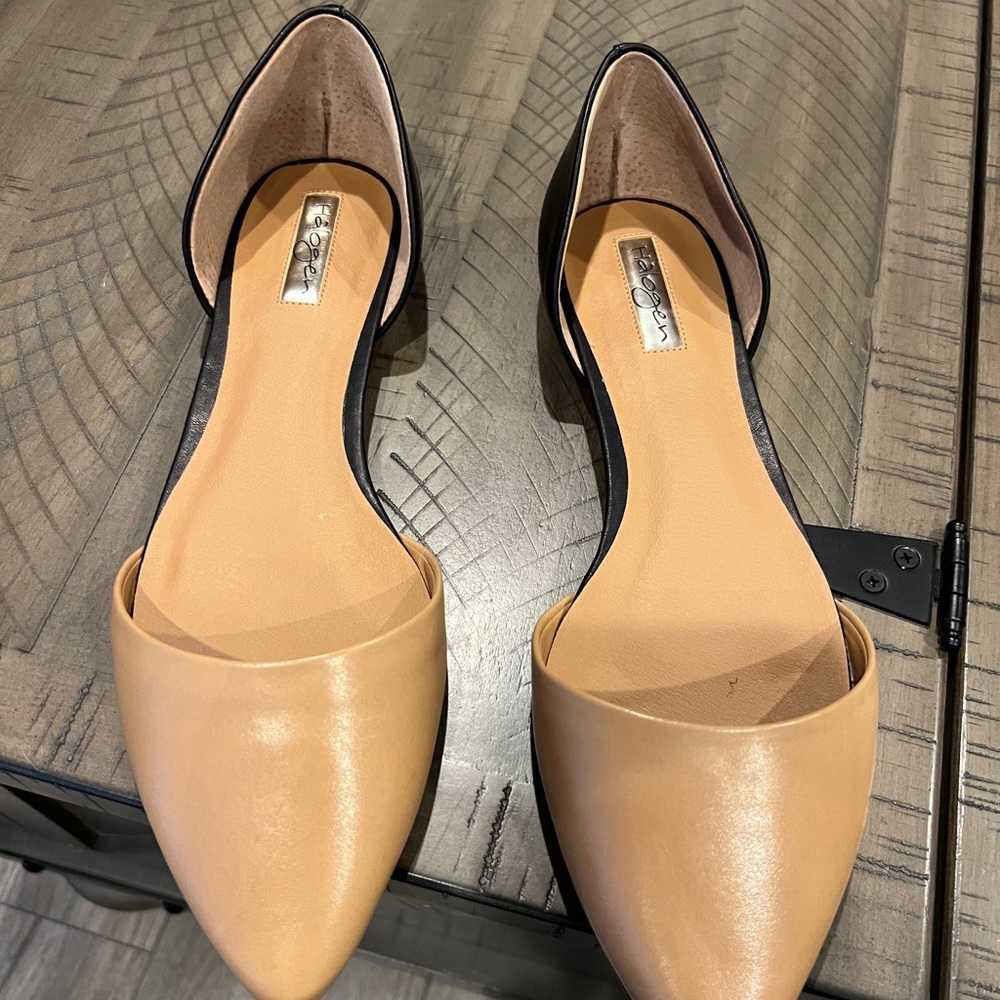Tan/black flats